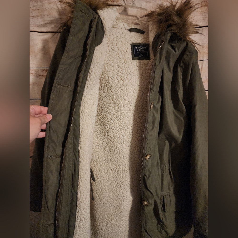 Abercrombie & Fitch Khaki Utility Jacket with Faux Fur Hood - Picture 4 of 13